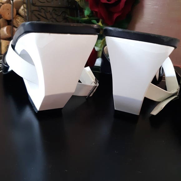 Salvatore Ferragamo Collection Blk/Wht Sandals - Picture 3 of 8